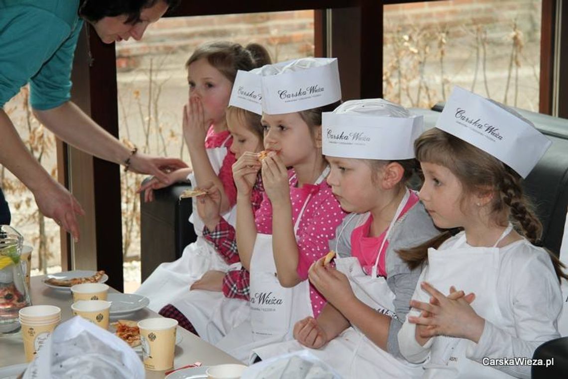 Przedszkolne świętowanie „CARSKIEJ WIEŻY” czyli pizza i lody kontra tradycyjny tulipan