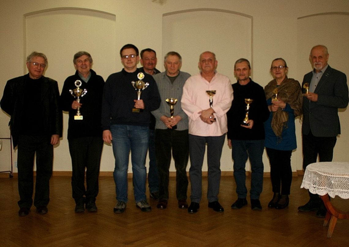 Przy karcianym stoliku