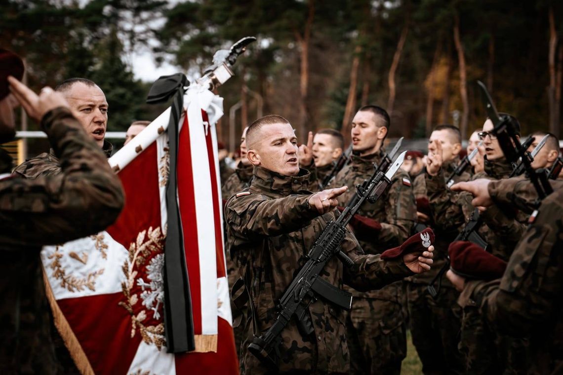 Przysięga żołnierzy DZSW w 25. Brygadzie Kawalerii Powietrznej. Tomaszów Mazowiecki świętował 25 października Przysięga żołnierzy DZSW w 25. Brygadzie Kawalerii Powietrznej. Tomaszów Mazowiecki świętował 25 października