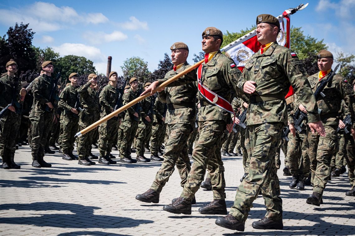 Przysięgę na sztandar złożyli nowi żołnierze 9 Łódzkiej Brygady Obrony Terytorialnej