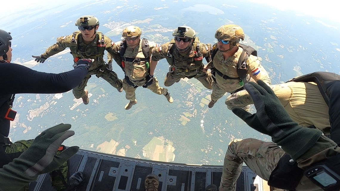 Reprezentacja 25 Brygady Kawalerii Powietrznej w światowej czołówce na zawodach Leapfest w USA!