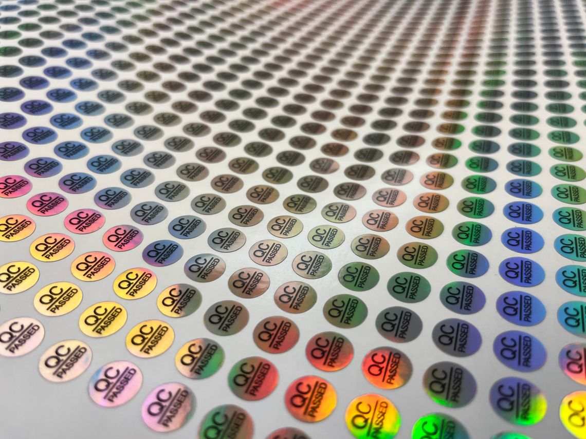 Rodzaje naklejek reklamowych – Kompletny przewodnik