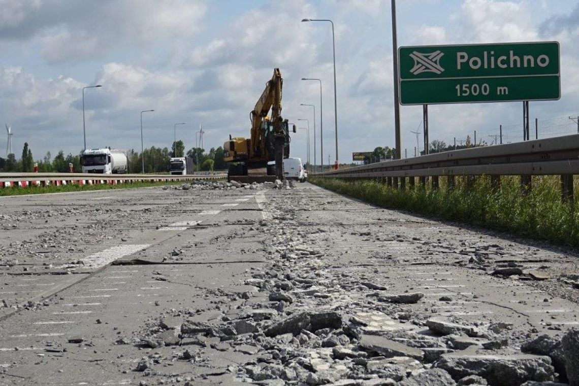 Rozbierają fragment ósemki. beton się jednak nie sprawdził?