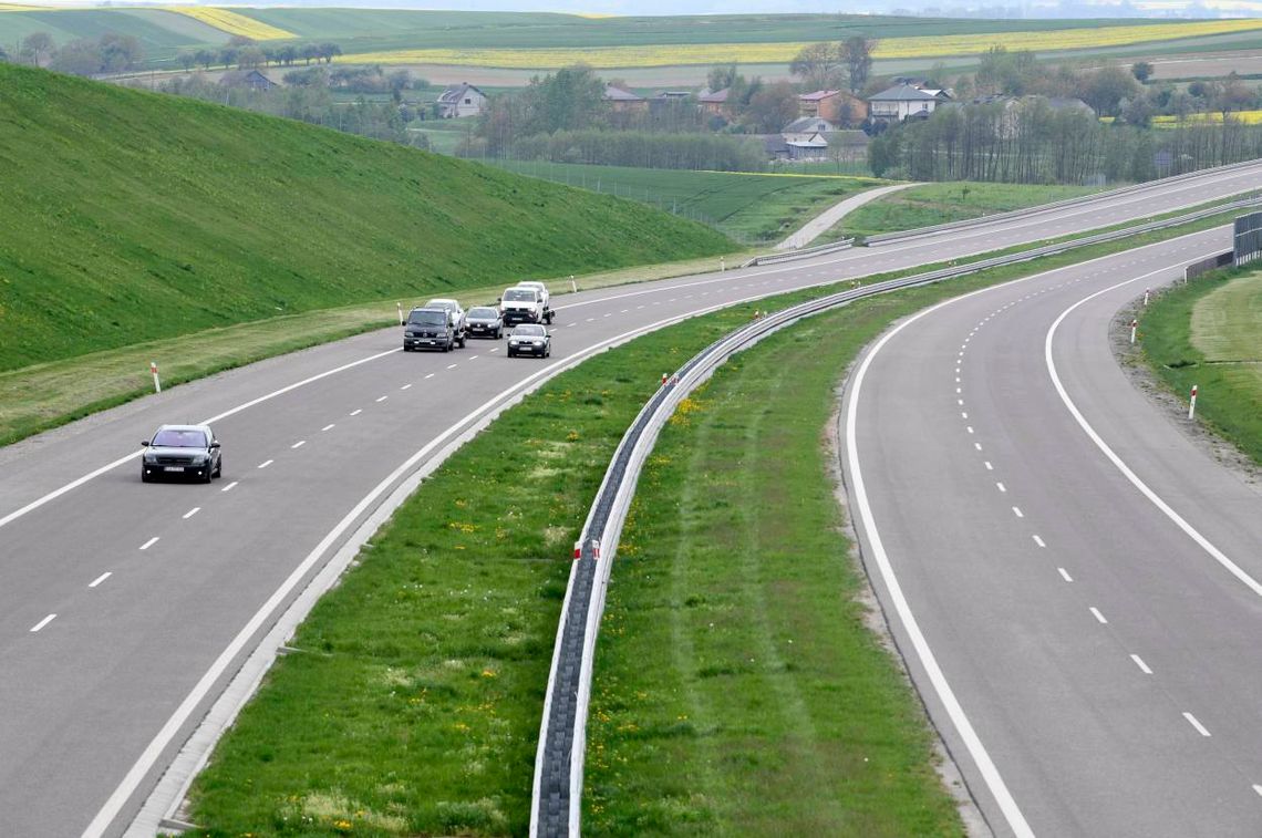 Rząd przyjął w środę projekt ustawy o zniesieniu opłat za autostrady zarządzane przez GDDKiA