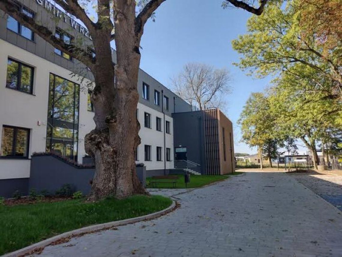 Rzeczyca na szlaku modernizmu. Spacer, który łączy opowieść o miejscu z troską o przyszłość Budynek Urzędu Gminy w Rzeczycy