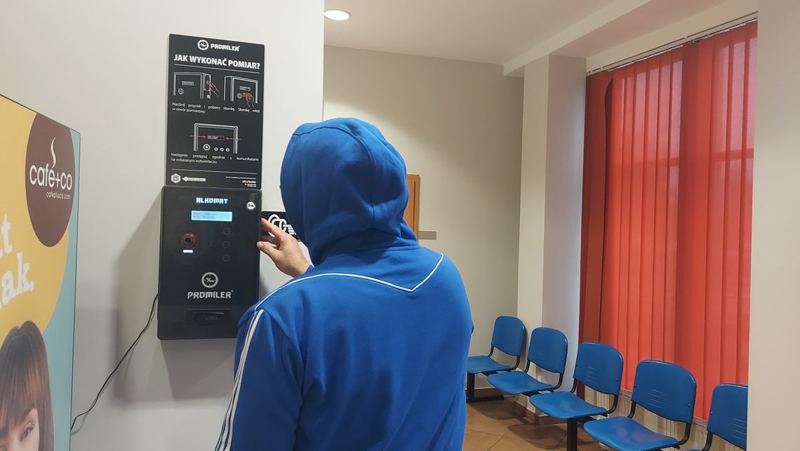 Samoobsługowy alkomat już dostępny. W razie wątpliwości przyjdź i sprawdź swój stan trzeźwości Samoobsługowy alkomat już dostępny. W razie wątpliwości przyjdź i sprawdź swój stan trzeźwości