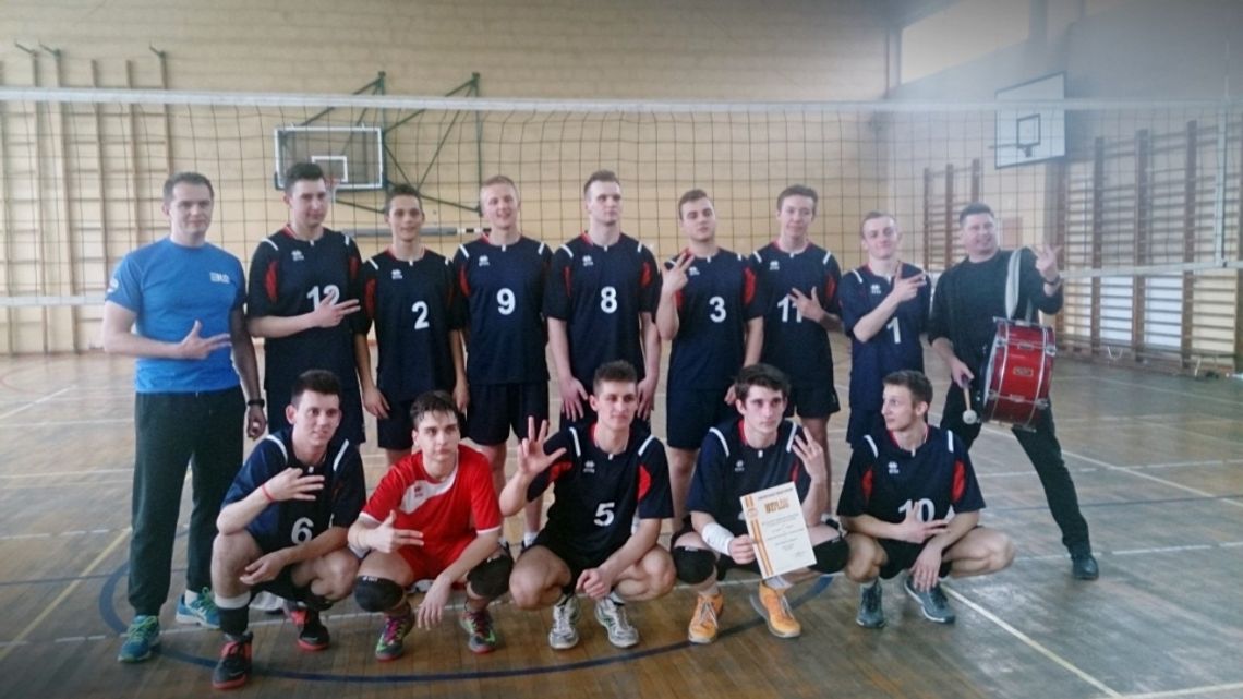 Siatkarze III LO ponownie w finale