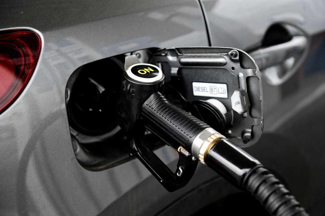 Sieci stacji paliw ogłosiły wakacyjne promocje na paliwa, tankowanie tańsze nawet o 45 gr/l