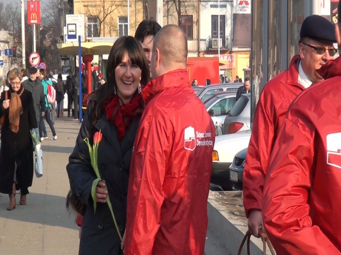 SLD rozdawało kwiaty