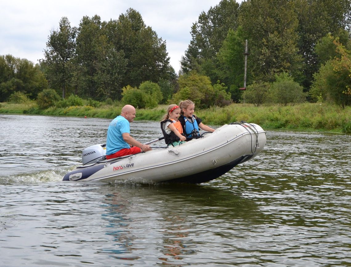 Słońce, plusk i sportowe emocje. Kajakowa niedziela na tomaszowskiej przystani