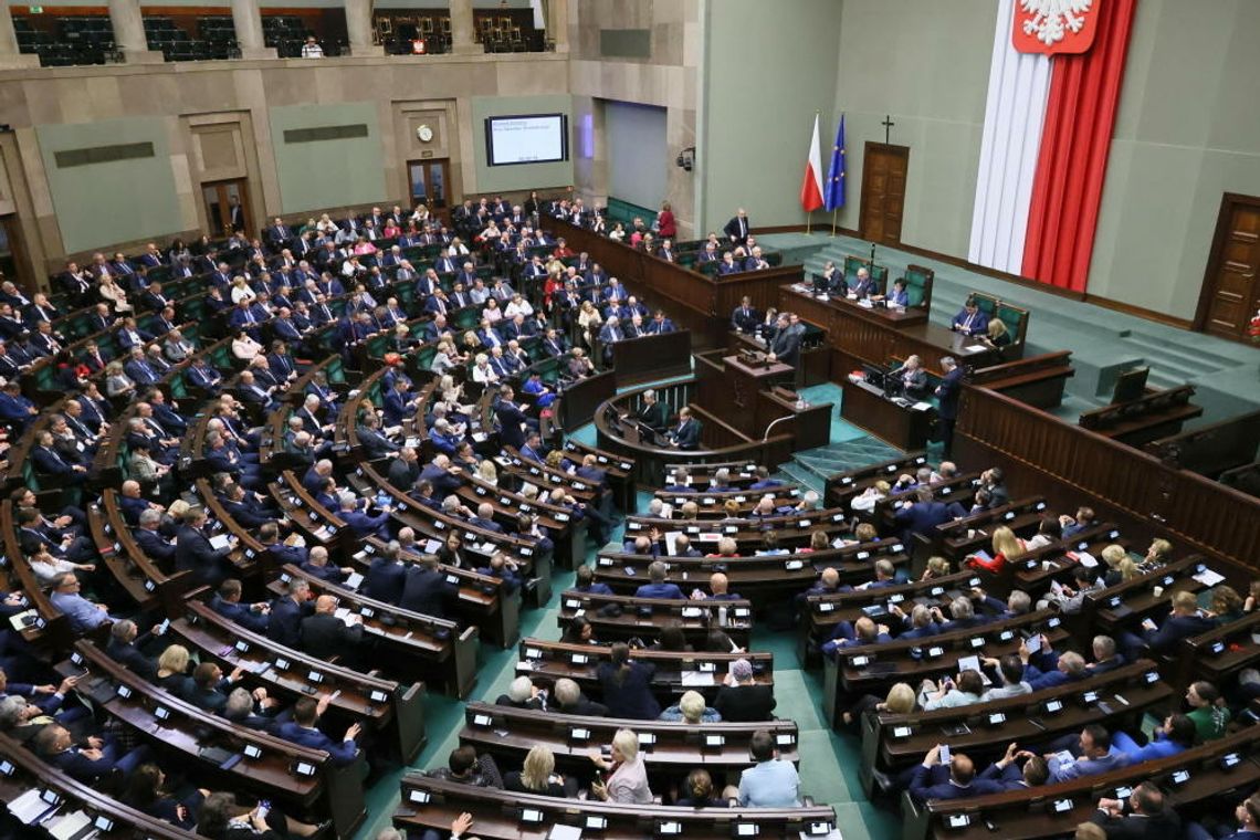 Sondaż IBRiS: ZP - 35,1 proc., KO - 25,3 proc., Lewica - 8,9 proc., PSL-KP - 6,3 proc. Sondaż IBRiS: ZP - 35,1 proc., KO - 25,3 proc., Lewica - 8,9 proc., PSL-KP - 6,3 proc.