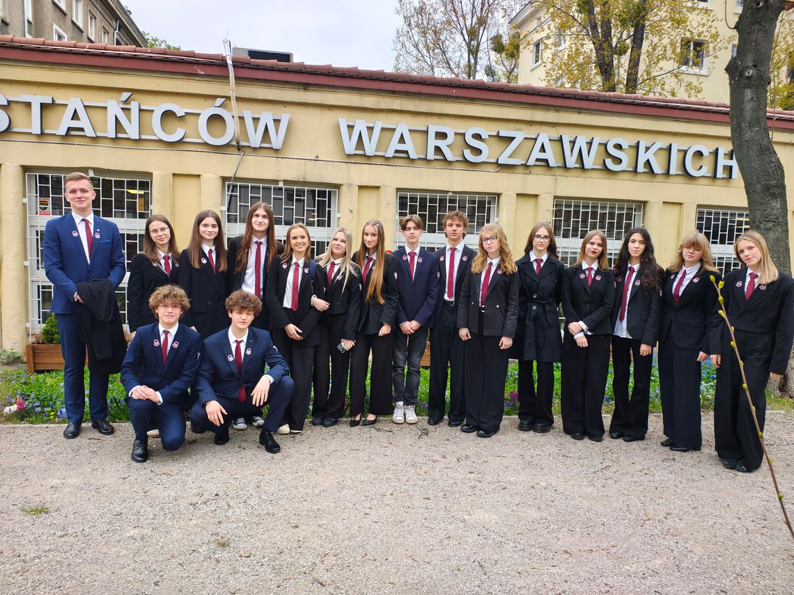 Śpiew, który budzi pamięć. Uczniowie z Tomaszowa w Domu Powstańców Warszawskich