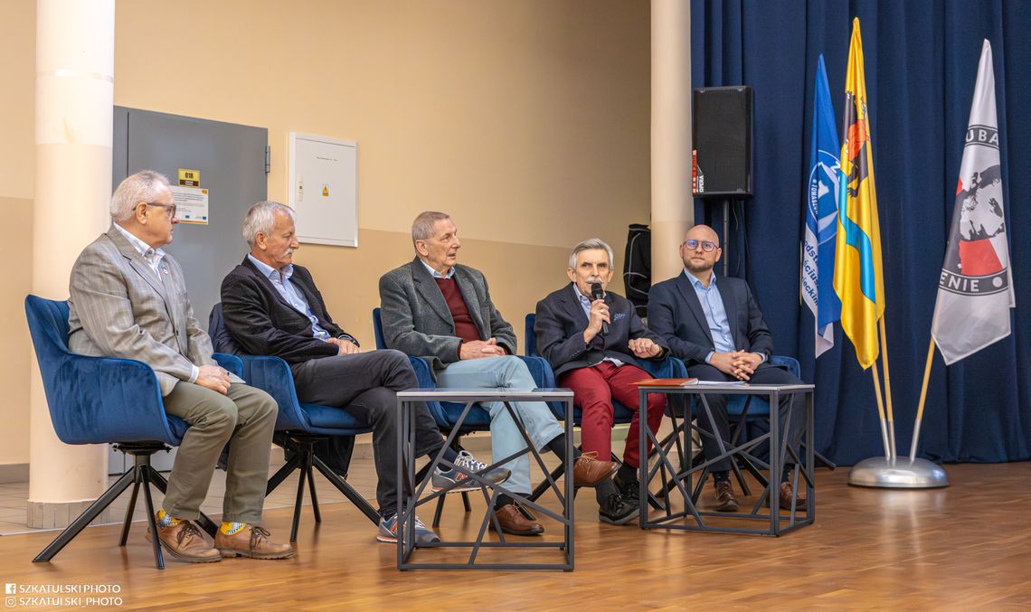 Spotkanie z „Hubalową Rodziną” w ZSP nr 1: lekcja historii, pamięci i postawy obywatelskiej Spotkanie z „Hubalową Rodziną” w ZSP nr 1: lekcja historii, pamięci i postawy obywatelskiej