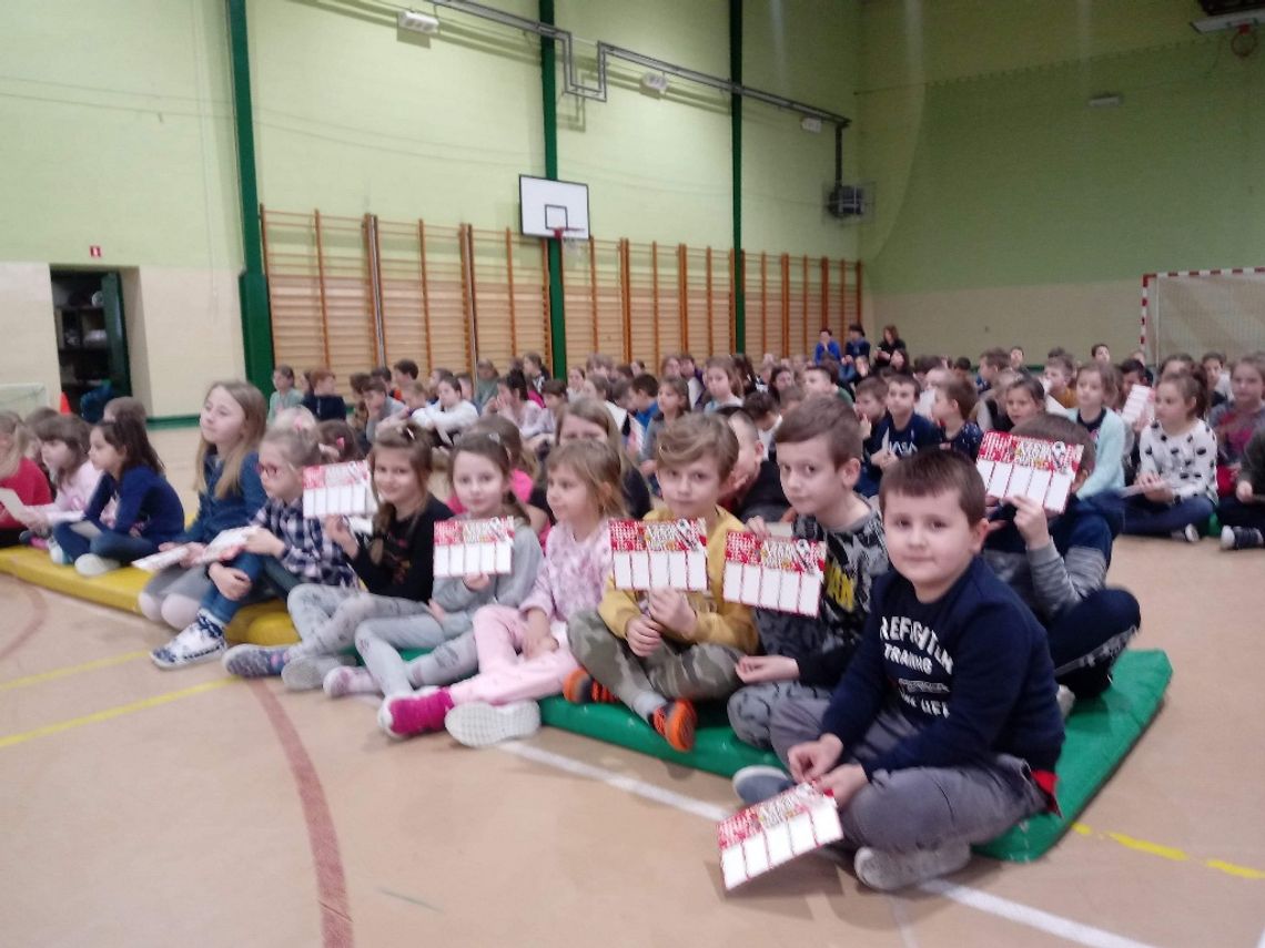 Spotkanie z piłkarzami drużyny Widzewa Łódź w Szkole Podstawowej nr 6
