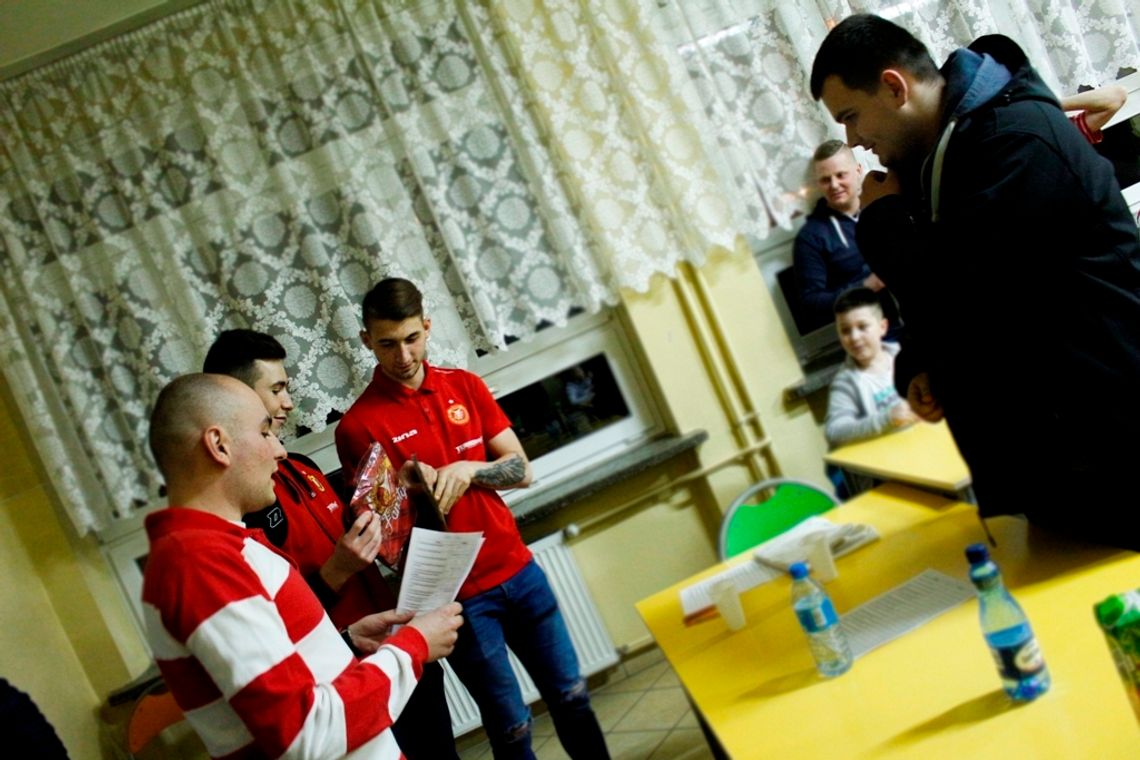 Spotkanie z piłkarzami Widzewa w Tomaszowie Maz. Spotkanie z piłkarzami Widzewa w Tomaszowie Maz.