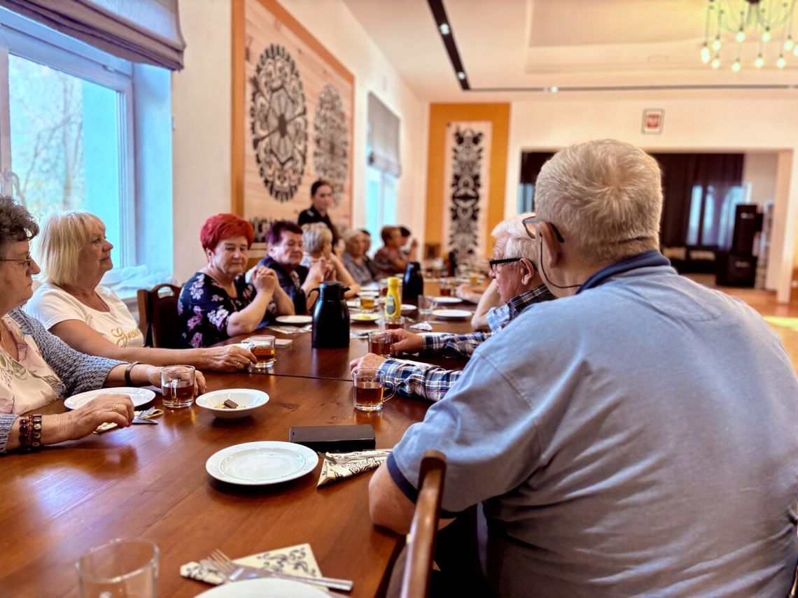 Spotkanie z seniorami w Królowej Woli. Policja mówiła o zagrożeniach i codziennym wsparciu