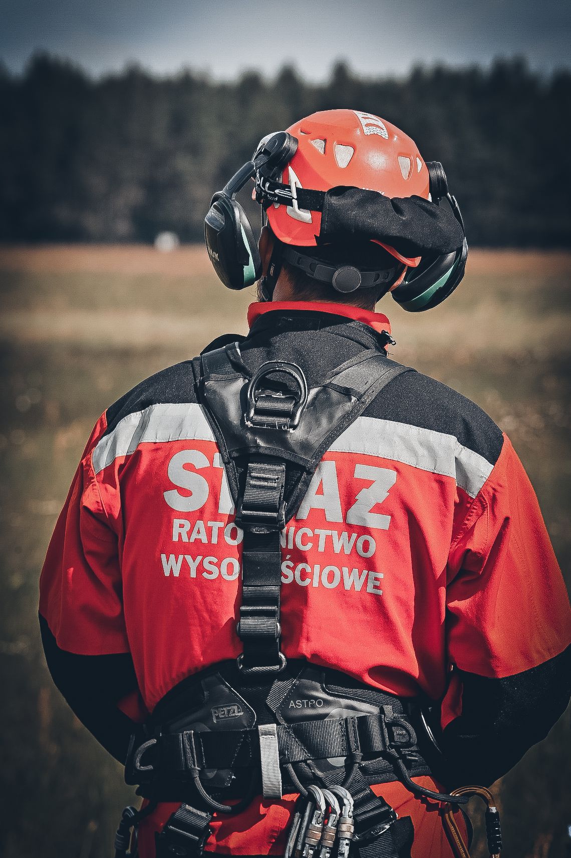 Strażacy PSP i żołnierze 7 Dywizjonu Lotniczego trenują ratownictwo w Nowym Glinniku Strażacy PSP i żołnierze 7 Dywizjonu Lotniczego trenują ratownictwo w Nowym Glinniku