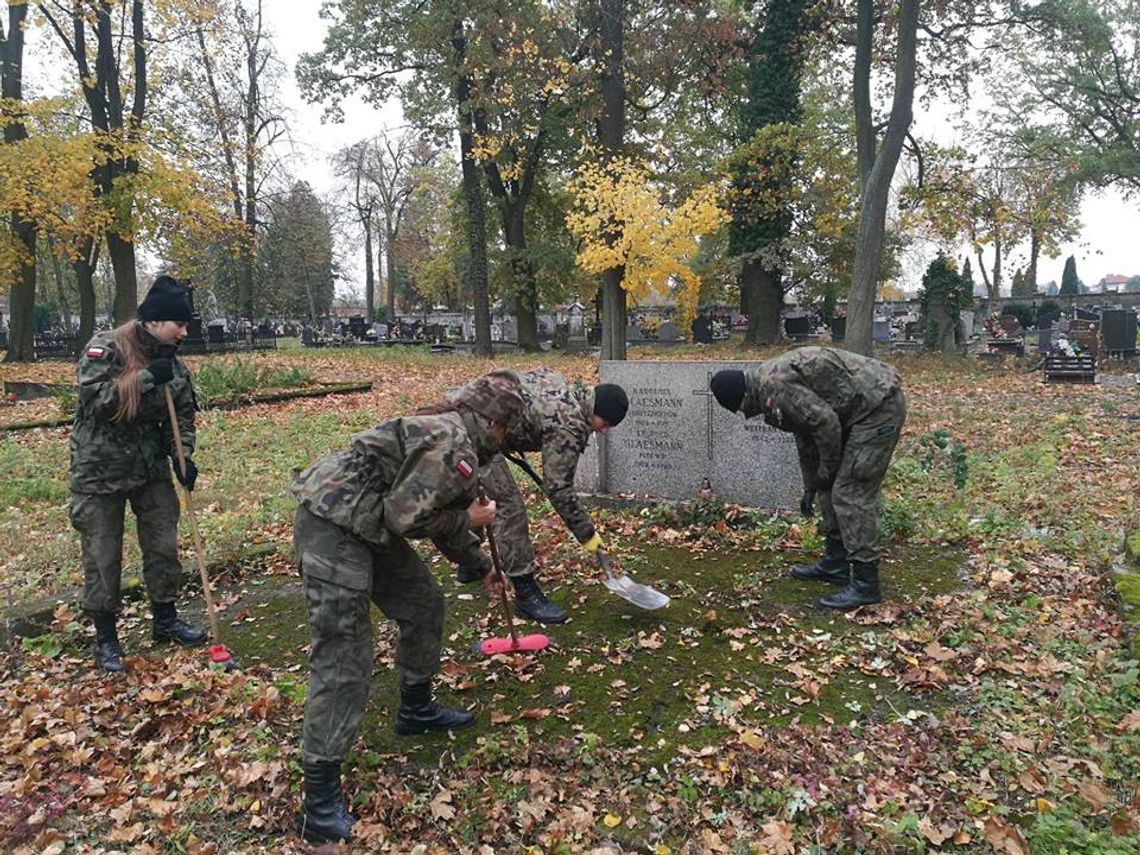 Strzelcy jak co roku przed Świętem Zmarłych