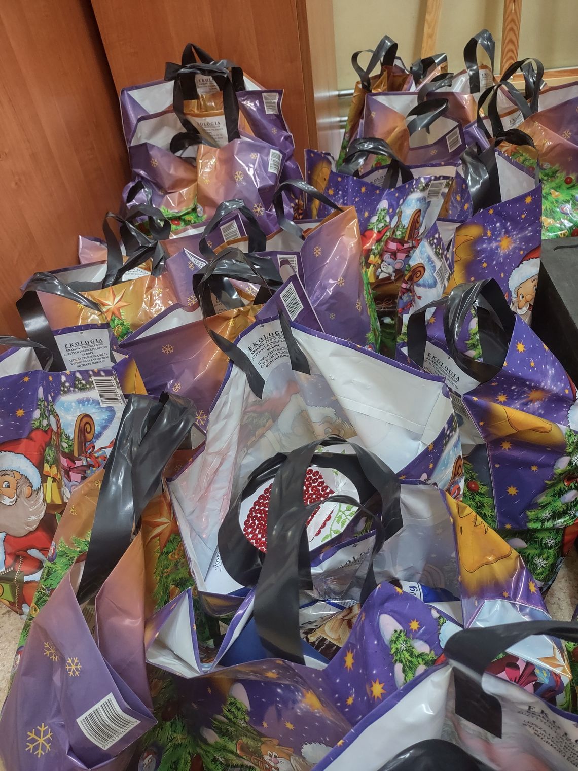 Świąteczne paczki trafiły do tomaszowskich seniorów
