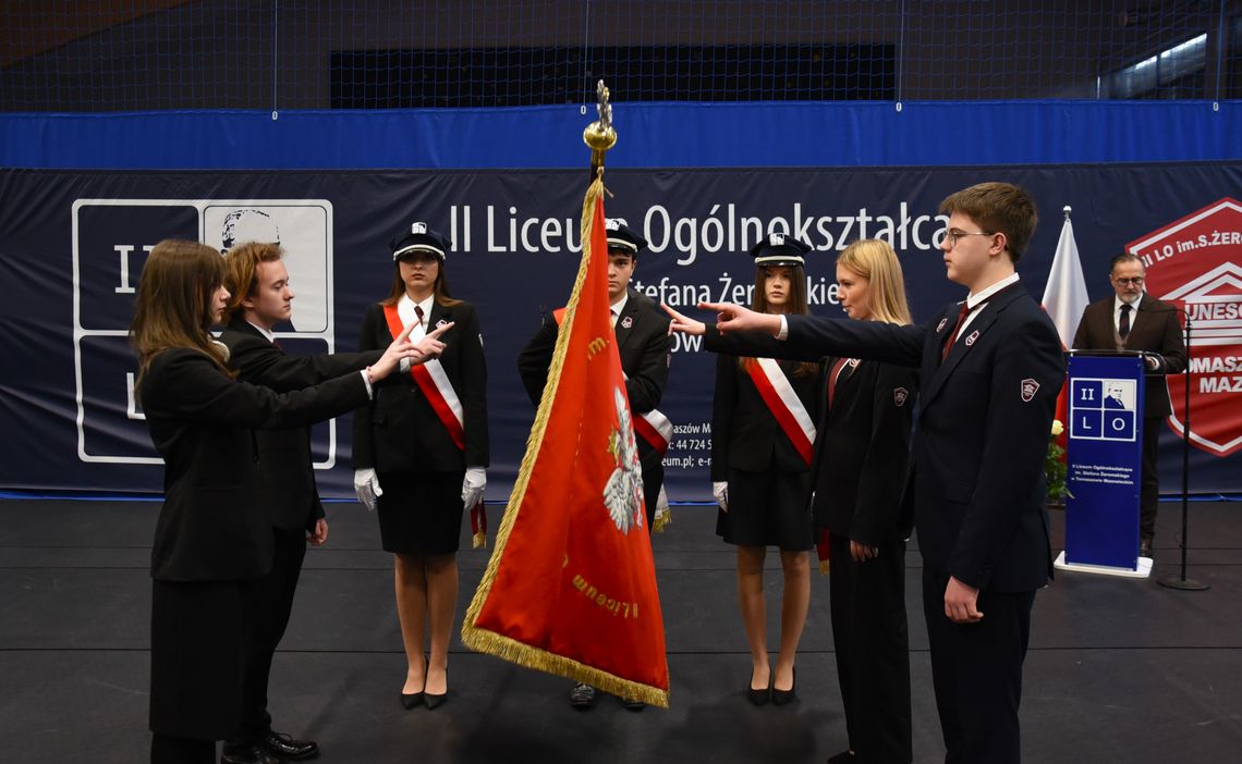 Święto Patrona w II LO. Arbuzy ślubowały, wspominały i świętowały sukcesy Święto Patrona w II LO. Arbuzy ślubowały, wspominały i świętowały sukcesy