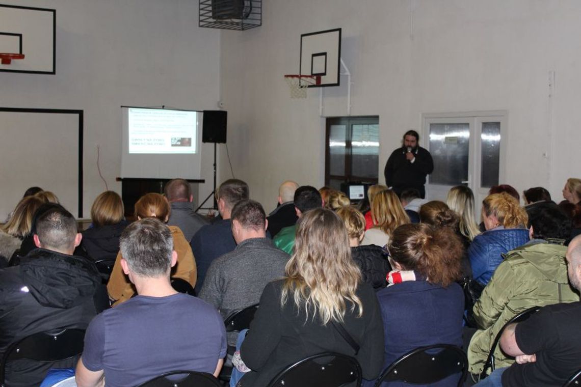 Szkolenie w SP Nr 8 "Cyberprzemoc - zagrożenia płynące z internetu" Szkolenie w SP Nr 8 "Cyberprzemoc - zagrożenia płynące z internetu"