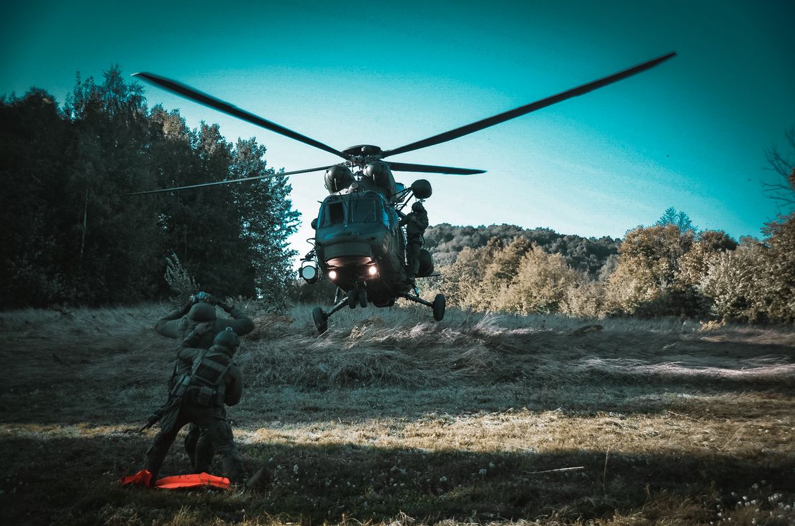 Szkolenie z ratownictwa wysokogórskiego. Żołnierze 25 BKPow i ratownicy GOPR na jednej linie Szkolenie z ratownictwa wysokogórskiego. Żołnierze 25 BKPow i ratownicy GOPR na jednej linie