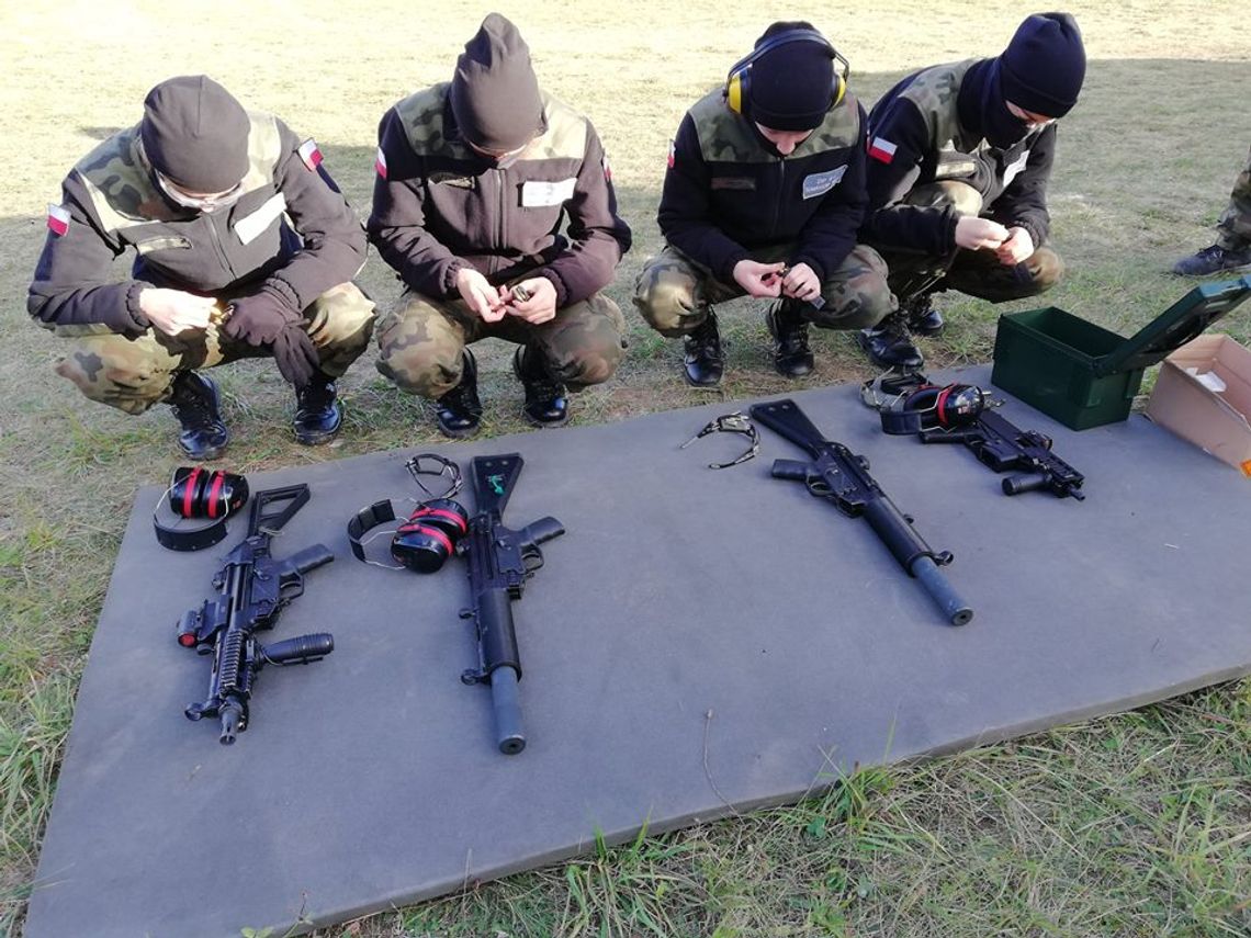 Szkolili strzelanie Szkolili strzelanie