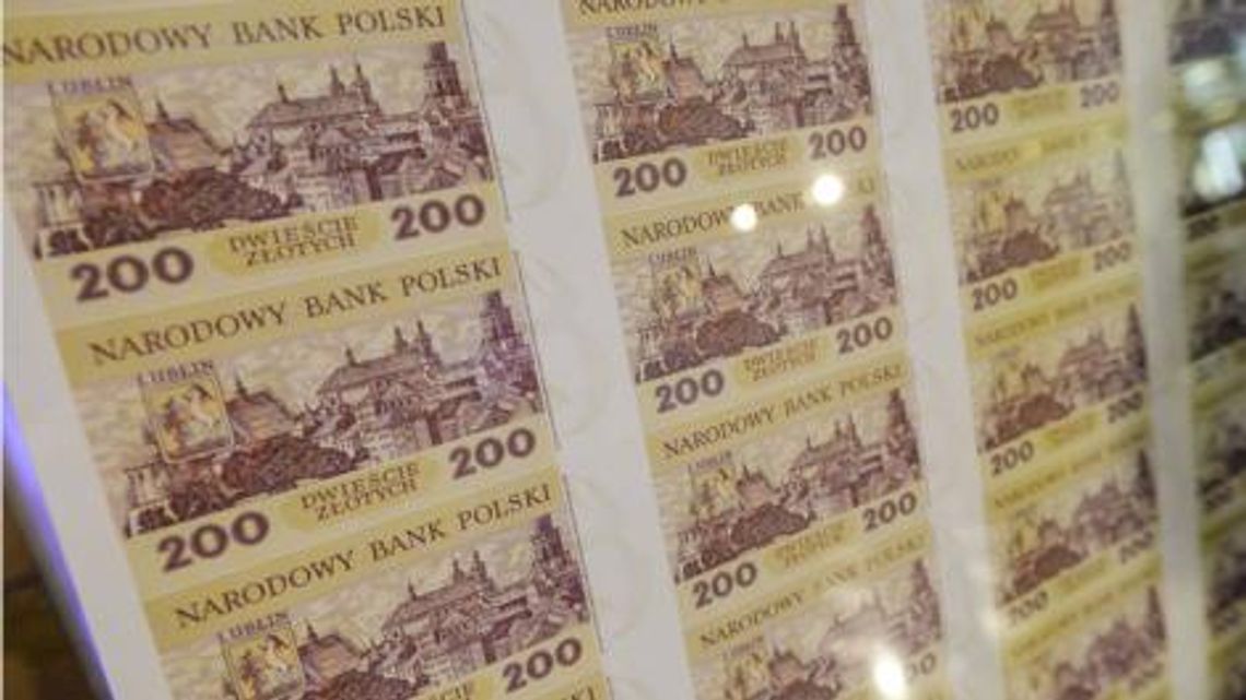 Tajne pieniądze. Nominały: 1, 2, 5, 10, 20, 50, 100, 500 i 1000 oraz 200 i 2 000 złotych