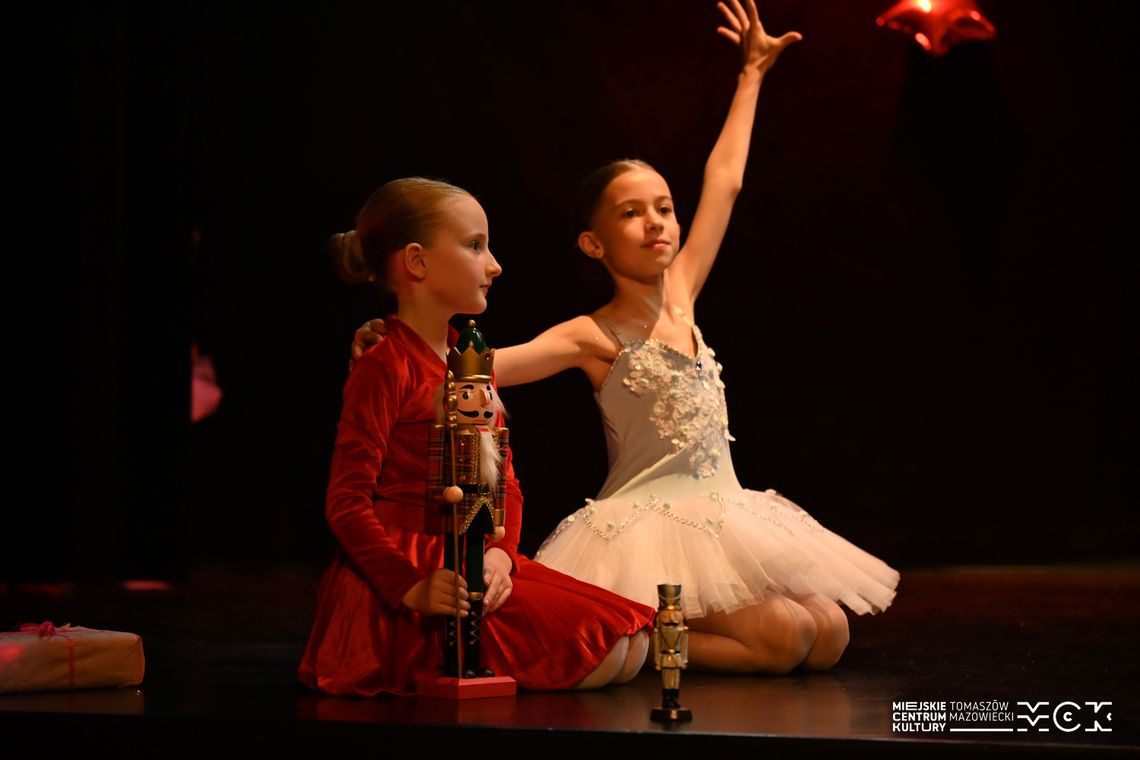 Tańczyli zainspirowani „Dziadkiem do Orzechów”. Zimowy spektakl w MCK „Tkacz” oczarował publiczność