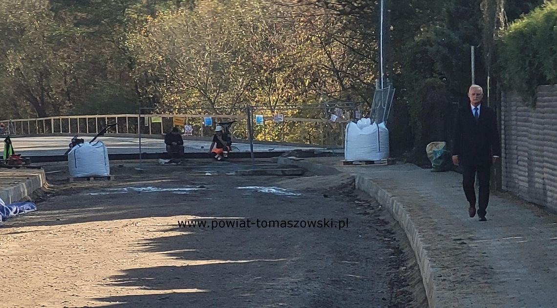 Tomaszów w korku. Dwa zamknięte mosty, jedno miasto w potrzasku