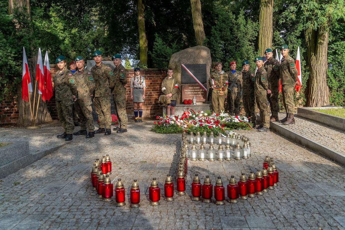 Tomaszowianie uczcili rocznicę Powstania Warszawskiego Tomaszowianie uczcili rocznicę Powstania Warszawskiego