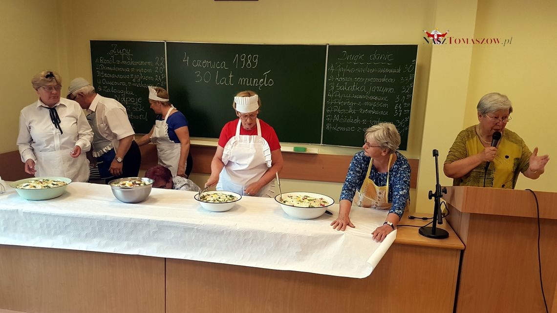 Tomaszowski Uniwersytet Trzeciego Wieku oryginalnie uczcił święto 4 czerwca
