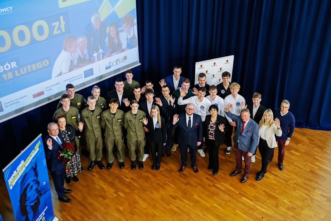 Tomaszowskie szkoły wśród liderów programu „Młodzi zawodowcy”. Dziesiątki uczniów ze stypendiami
