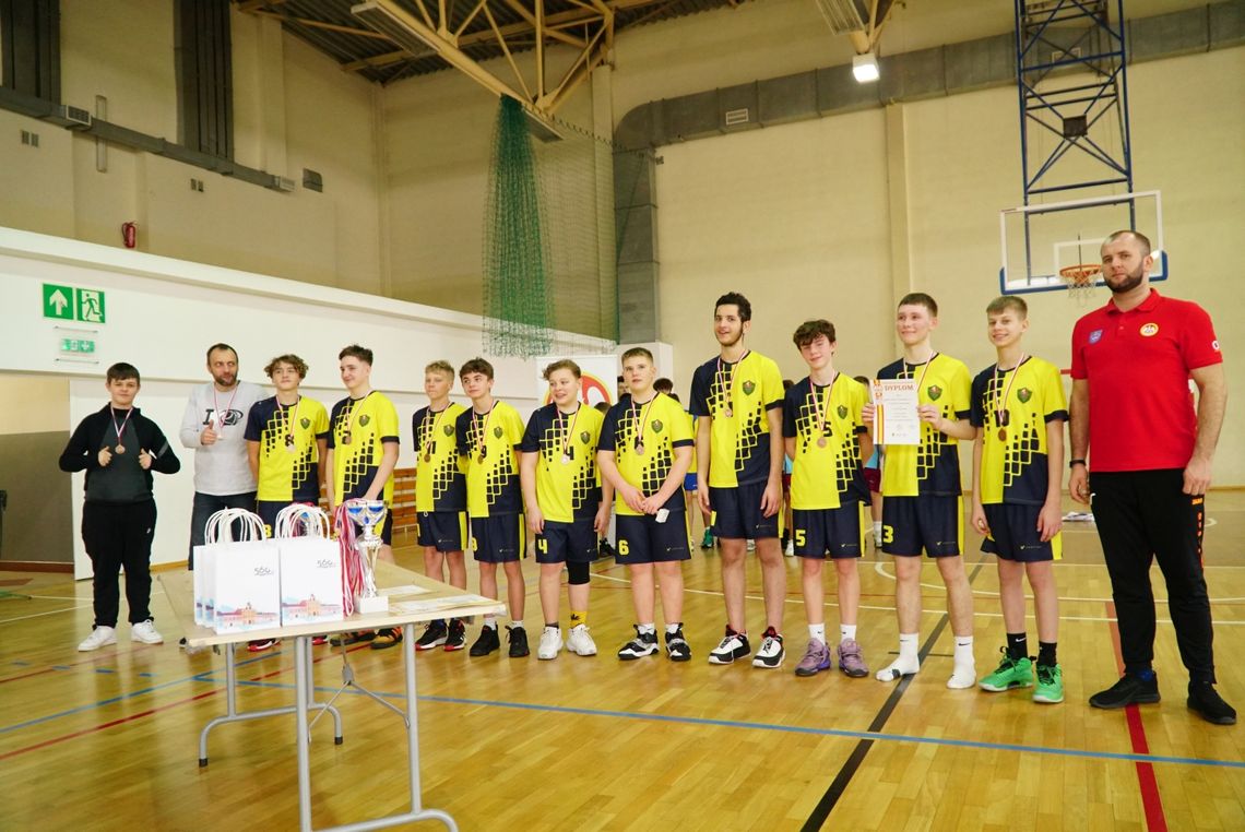 Uczniowie Szkoły Podstawowej nr 1 brązowymi medalistami województwa łódzkiego w koszykówce (IMS).