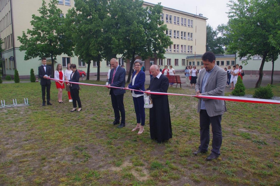 Uroczyste otwarcie siłowni zewnętrznej przy Gimnazjum nr 6 w Tomaszowie Maz.