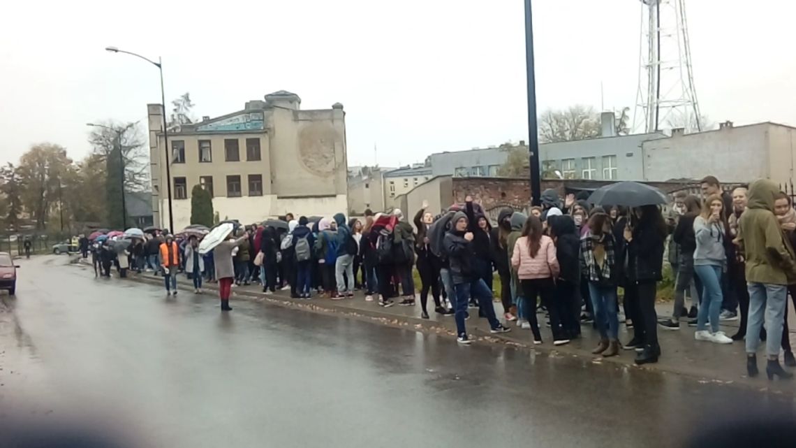 Uwaga szkoła się pali!