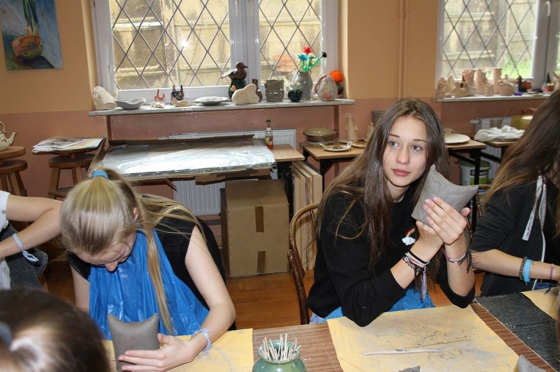 W filii MOK tworzyli ceramiczne ptaki