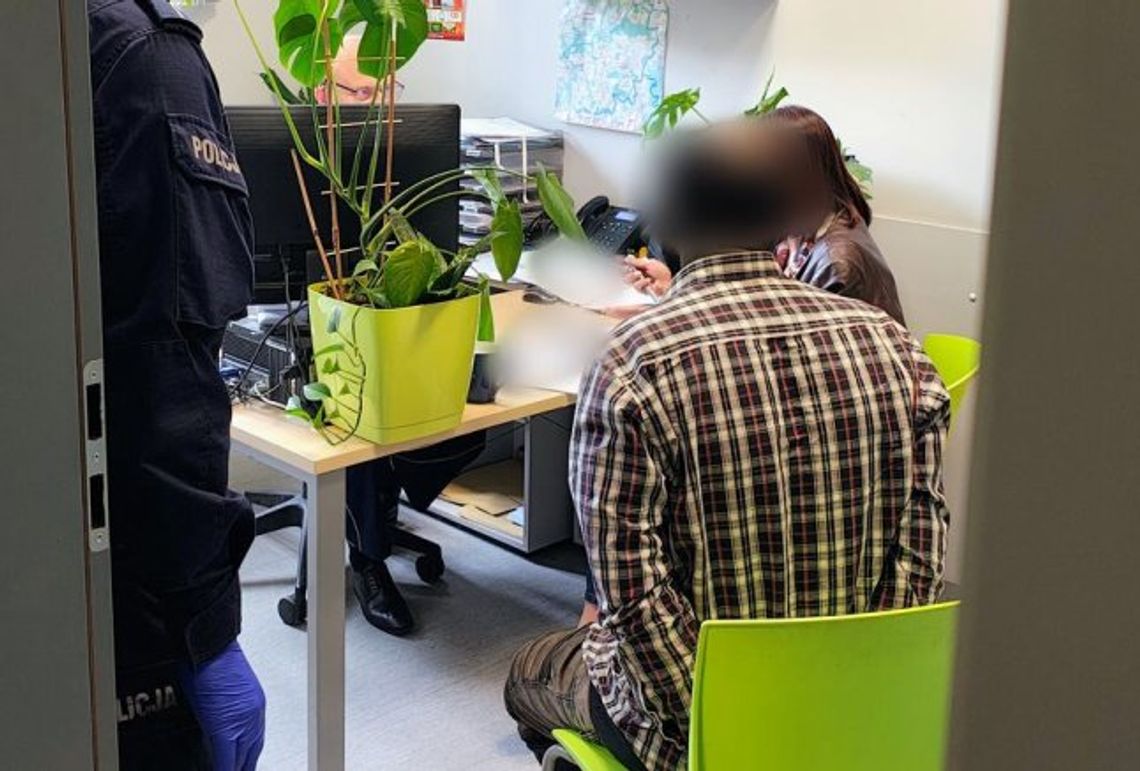 W Klinach ujawniono nielegalny pobyt cudzoziemca po zgłoszeniu od mieszkańca W Klinach ujawniono nielegalny pobyt cudzoziemca po zgłoszeniu od mieszkańca