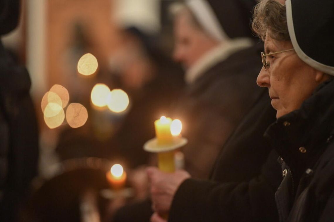 W Kościele 2 lutego kończy się okres trzymania choinek; jedyny dzień, kiedy błogosławi się świece