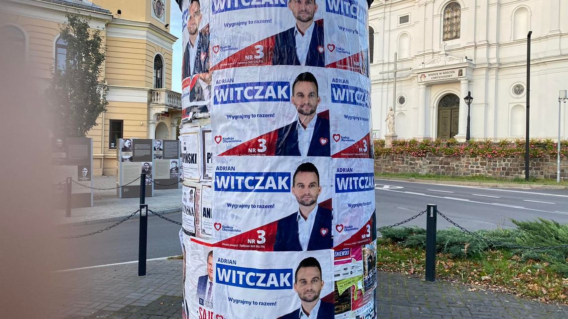 W Radomsku nie chcą Witczaka. Kandydat zakleja nekrologi