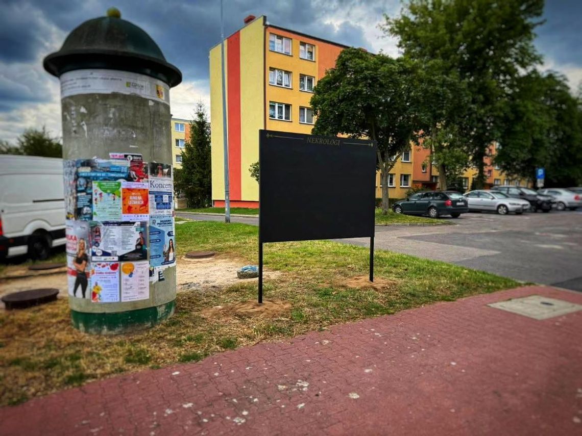 W Tomaszowie pojawiły się nowe tablice dedykowane nekrologom