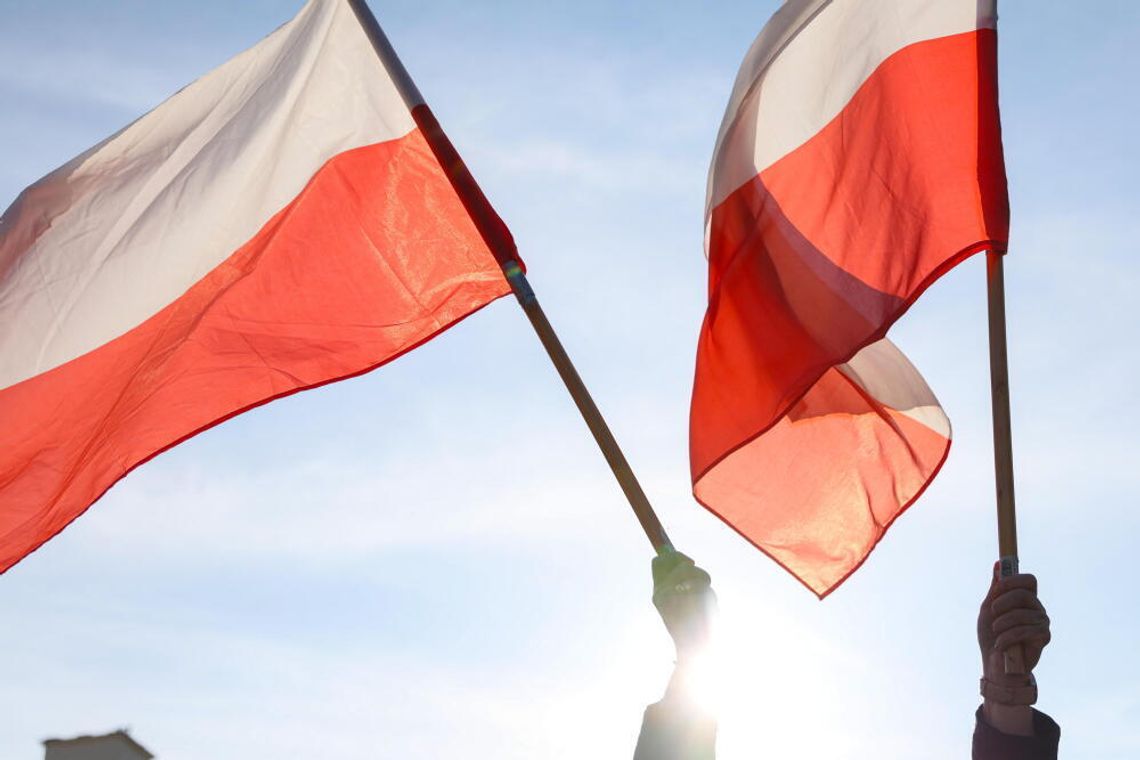 W Warszawie rozpoczęły się marsze organizowane przez sztaby Trzaskowskiego i Nawrockiego