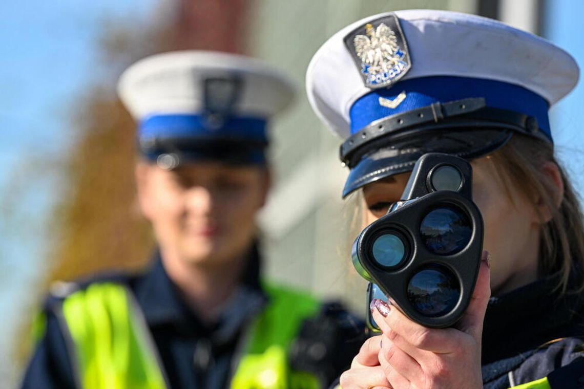 W związku z długim weekendem na drogach więcej policji; będą kontrole prędkości i trzeźwości
