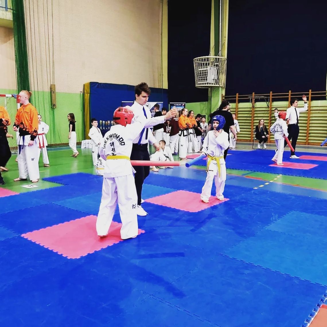 Walczyli juniorzy. 200 zawodników na matach w Tomaszowie Walczyli juniorzy. 200 zawodników na matach w Tomaszowie