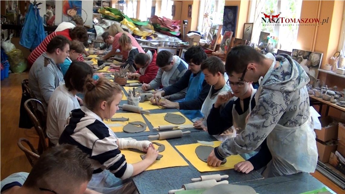 Warsztaty Grupy Nieformalnej "Gawra" z cyklu Tomaszów Mazowiecki - kocham, lubię, szanuję Warsztaty Grupy Nieformalnej "Gawra" z cyklu Tomaszów Mazowiecki - kocham, lubię, szanuję