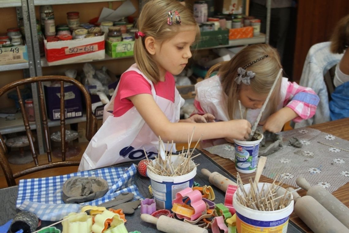 Warsztaty ręcznego lepienia w glinie Warsztaty ręcznego lepienia w glinie