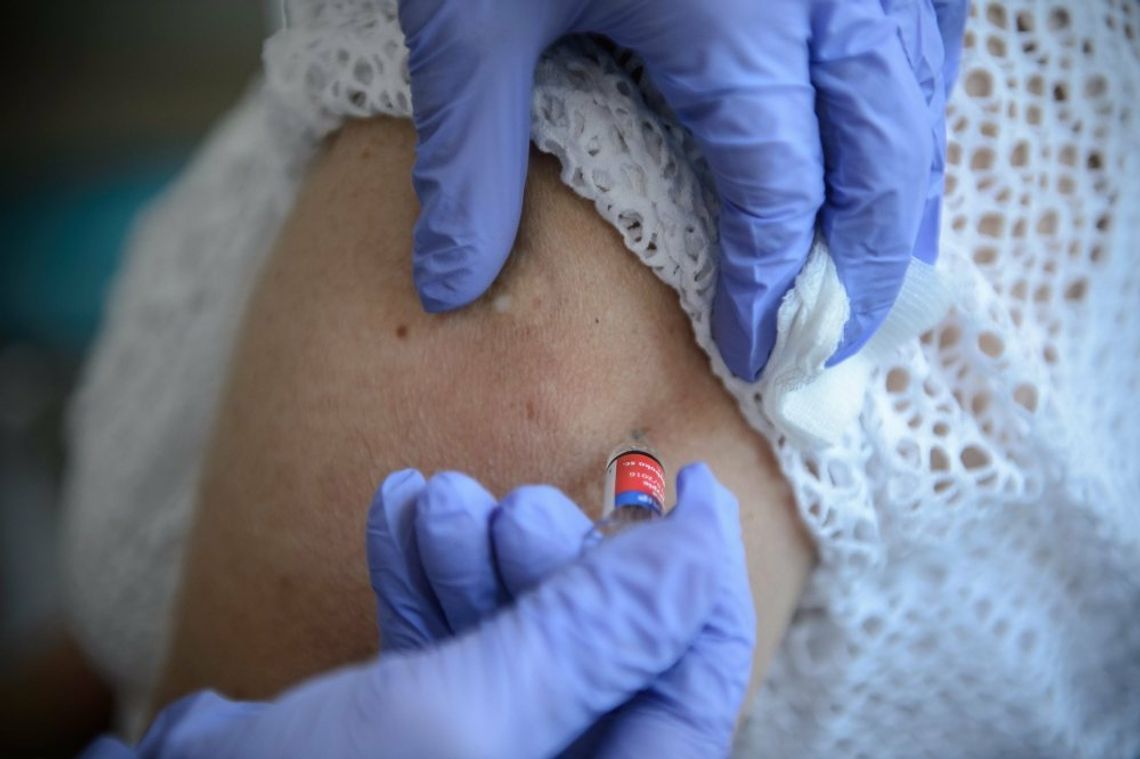 Wiceminister zdrowia W.Kraska: seniorzy powinni się szczepić przeciwko COVID-19 i grypie