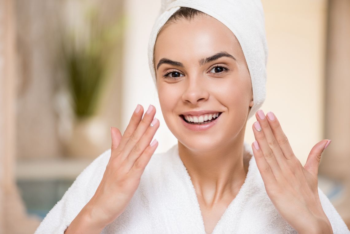 Wieczorna pielęgnacja twarzy – kilkanaście minut dla Twojej urody