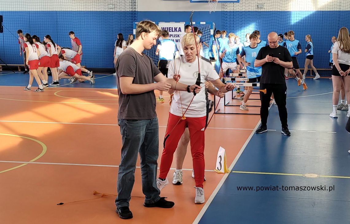 Wielka Olimpijska Lekcja W-F w Tomaszowie. Hala zamieniła się w arenę olimpijskich emocji Wielka Olimpijska Lekcja W-F w Tomaszowie. Hala zamieniła się w arenę olimpijskich emocji