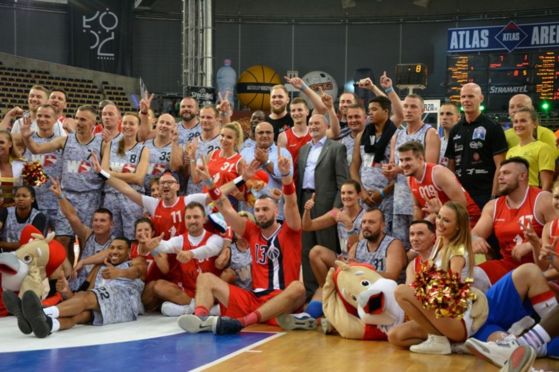 Wojskowi kontra Gortat Team